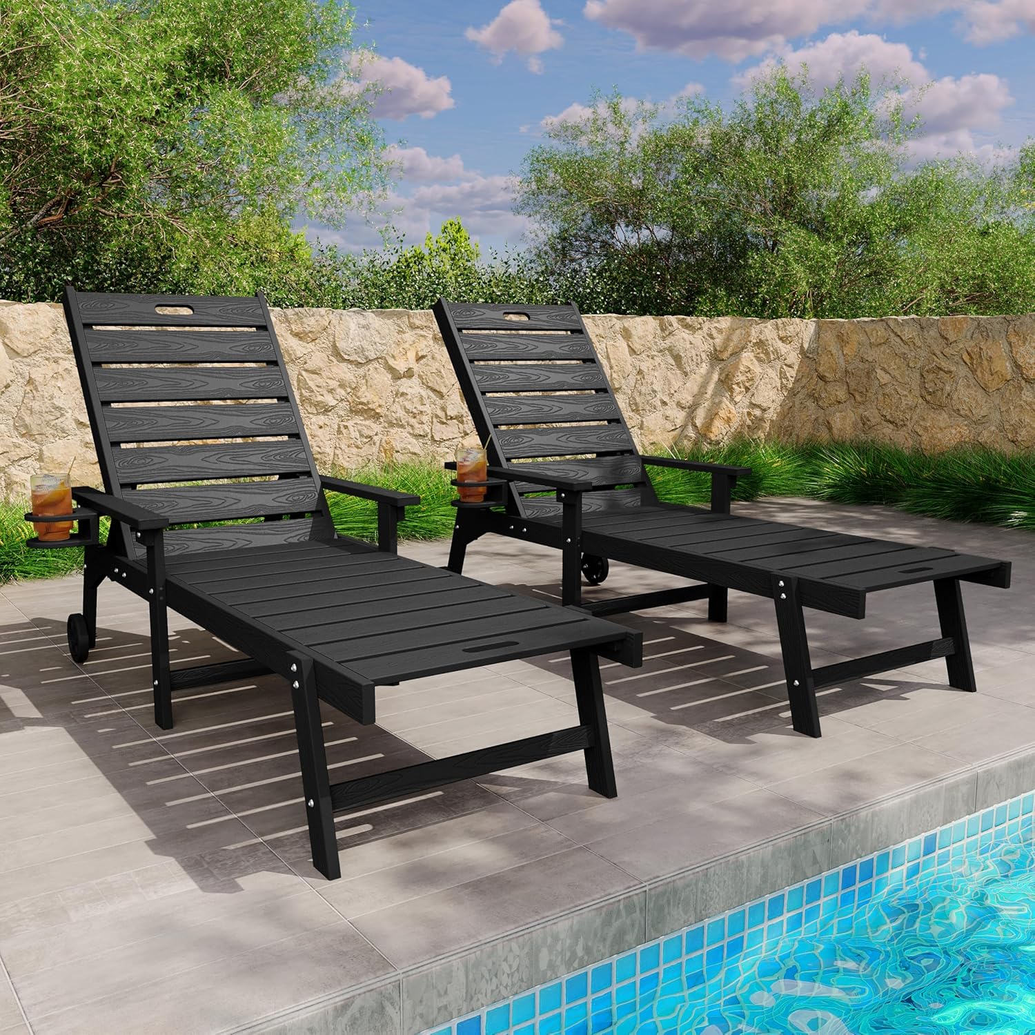 Rattan Lounge Set - مجموعة من كرسيين استرخاء خارجيين قابلين