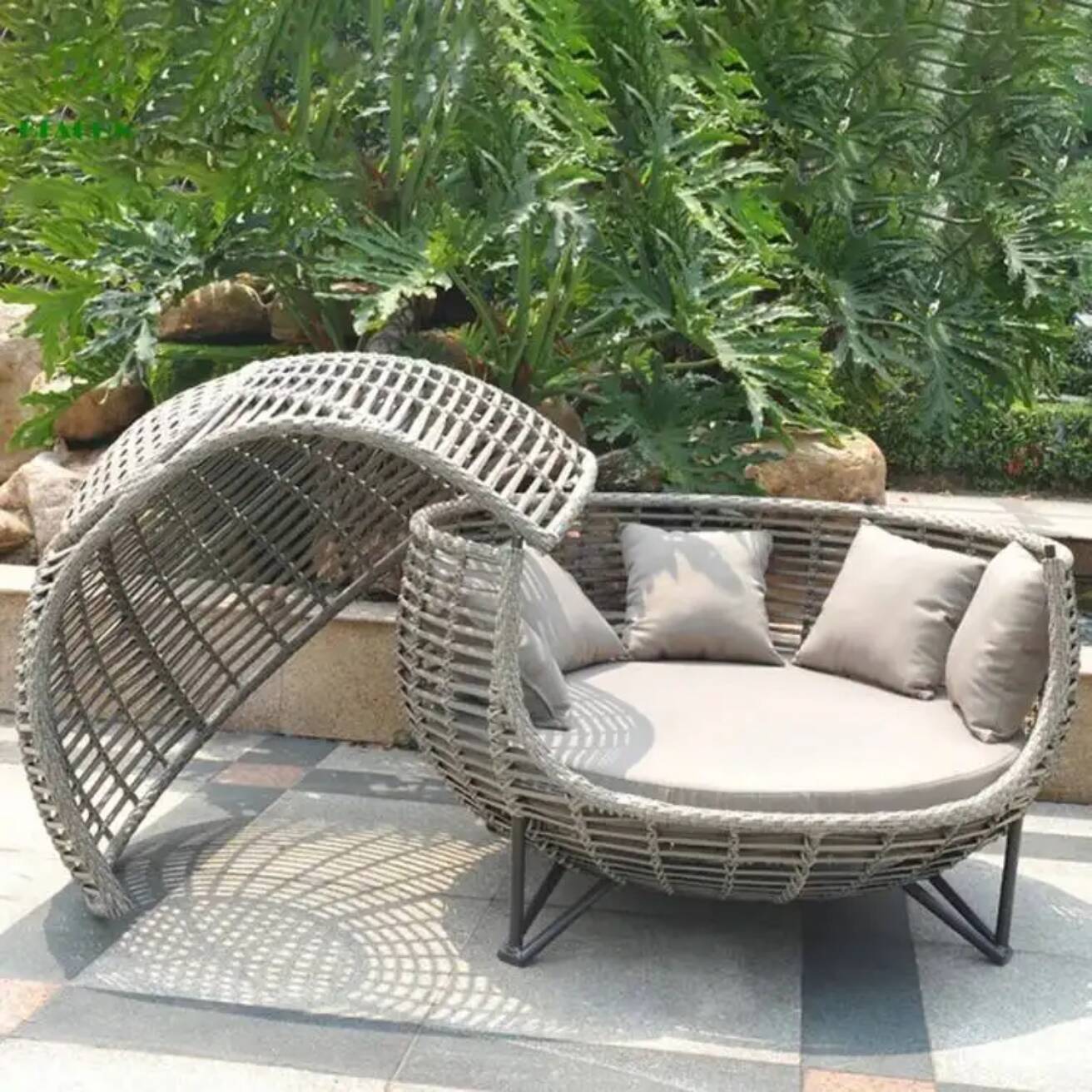 سرير نهاري خارجي بتصميم نورديك - مراجعة Outdoor Daybed Furniture وسعره